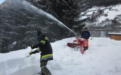 Schnee vom Dach entfernt