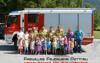 Der Kindergarten zu Besuch bei der Feuerwehr