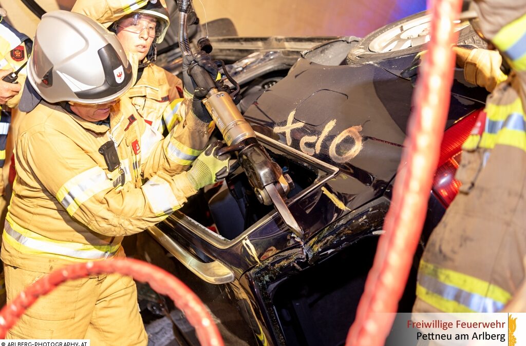 Schwerer Verkehrsunfall auf der S16